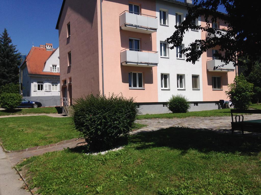 Am Loewenpark Apartment Melk Exterior photo